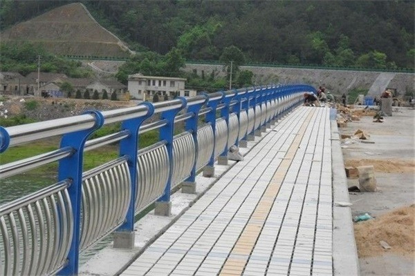 青岛不锈钢桥梁灯光护栏