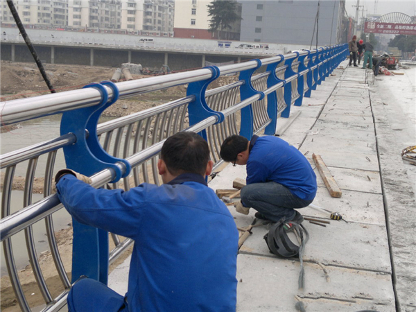 青岛不锈钢河道护栏的特性及其在城市景观中的应用