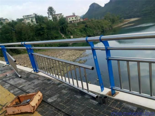 青岛不锈钢复合管护栏是一种卓越的防护材料
