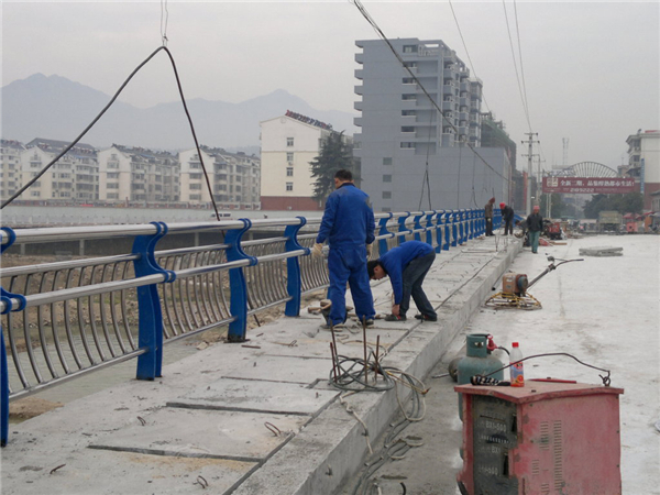 青岛不锈钢桥梁护栏近期市场价格分析
