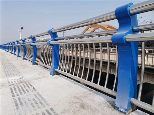 青岛304不锈钢复合管护栏的生产工艺揭秘